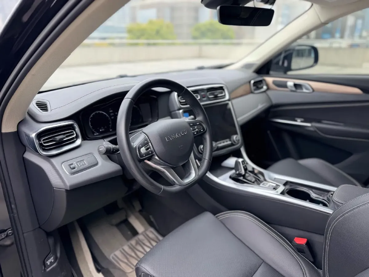 2019 Beijing BJ40 2.0T 218HP L4 6AT,autocango,china used car exporter,china ev exporter,chinese used car exporter,chinese used ev exporter