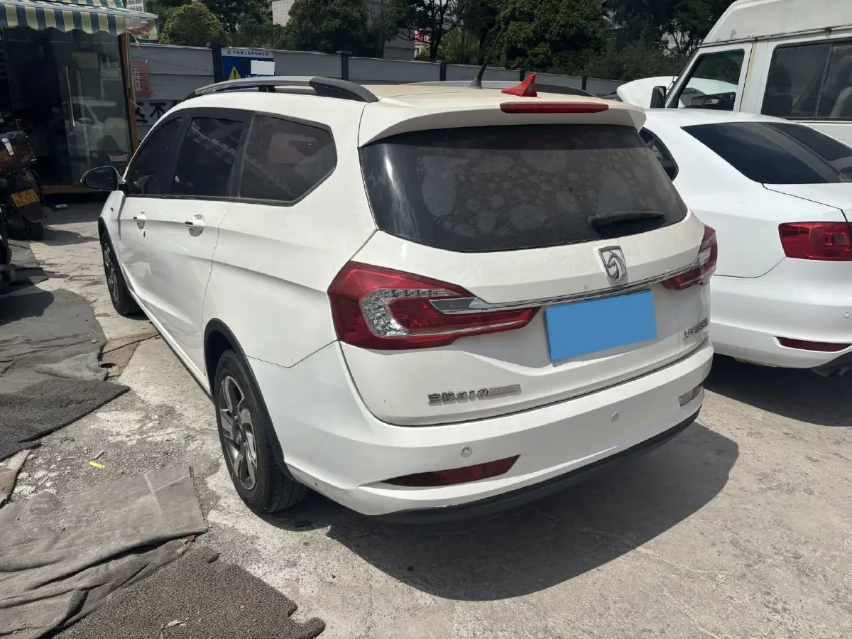 2017 BaoJun 310W 1.5L 112HP L4 6MT,autocango,china used car exporter,china ev exporter,chinese used car exporter,chinese used ev exporter