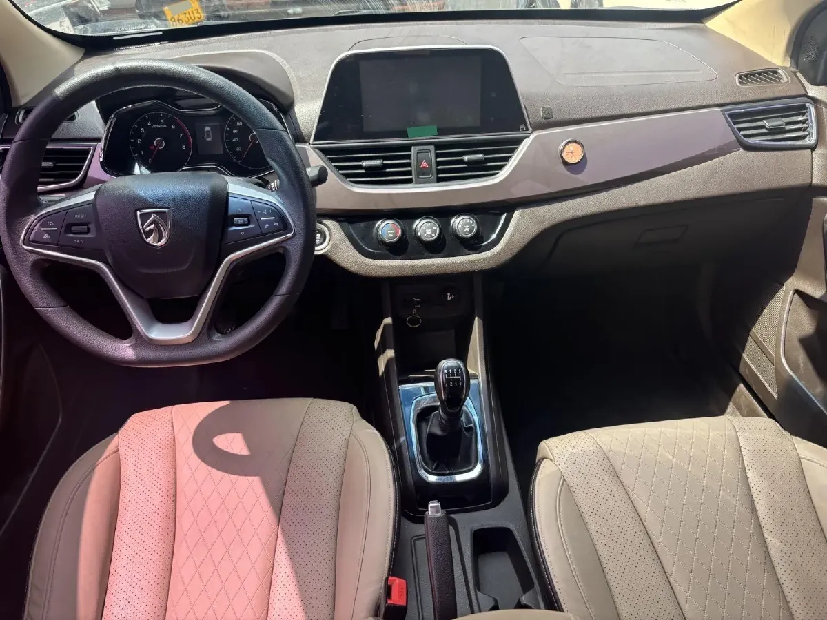 2017 BaoJun 310W 1.5L 112HP L4 6MT,autocango,china used car exporter,china ev exporter,chinese used car exporter,chinese used ev exporter