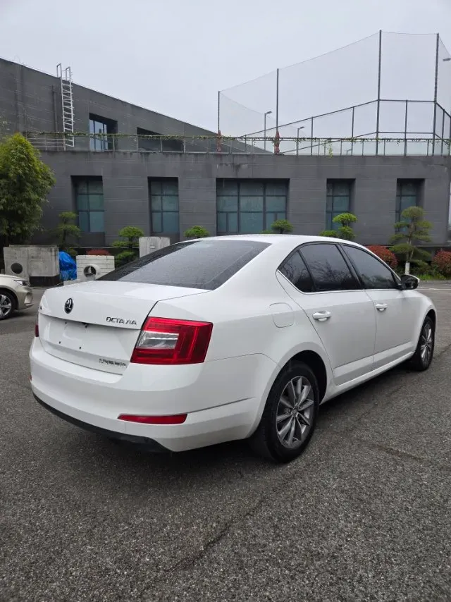 2017 Skoda Octavia 1.6L 110HP L4 6AT,autocango,china used car exporter,china ev exporter,chinese used car exporter,chinese used ev exporter