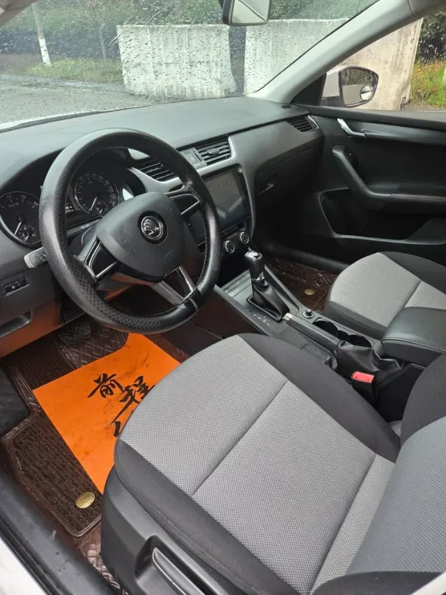 2017 Skoda Octavia 1.6L 110HP L4 6AT,autocango,china used car exporter,china ev exporter,chinese used car exporter,chinese used ev exporter