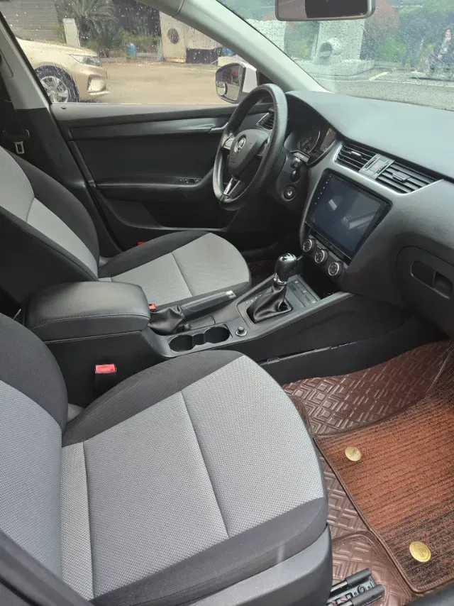 2017 Skoda Octavia 1.6L 110HP L4 6AT,autocango,china used car exporter,china ev exporter,chinese used car exporter,chinese used ev exporter