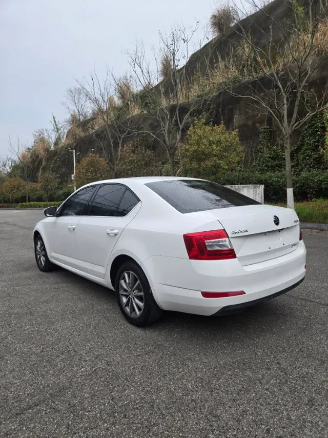 2017 Skoda Octavia 1.6L 110HP L4 6AT,autocango,china used car exporter,china ev exporter,chinese used car exporter,chinese used ev exporter