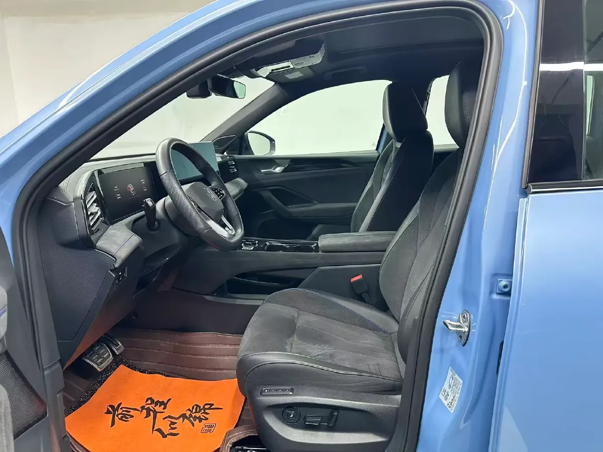 2024 Volkswagen Tiguan L 2.0T 220HP L4 7DCT,autocango,china used car exporter,china ev exporter,chinese used car exporter,chinese used ev exporter