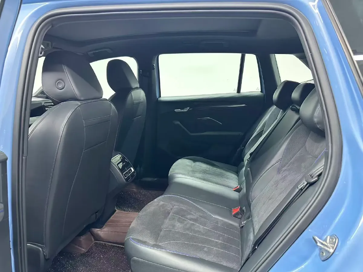 2024 Volkswagen Tiguan L 2.0T 220HP L4 7DCT,autocango,china used car exporter,china ev exporter,chinese used car exporter,chinese used ev exporter