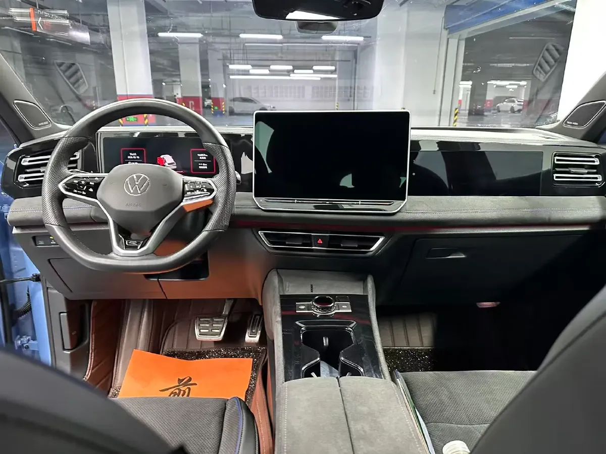 2024 Volkswagen Tiguan L 2.0T 220HP L4 7DCT,autocango,china used car exporter,china ev exporter,chinese used car exporter,chinese used ev exporter