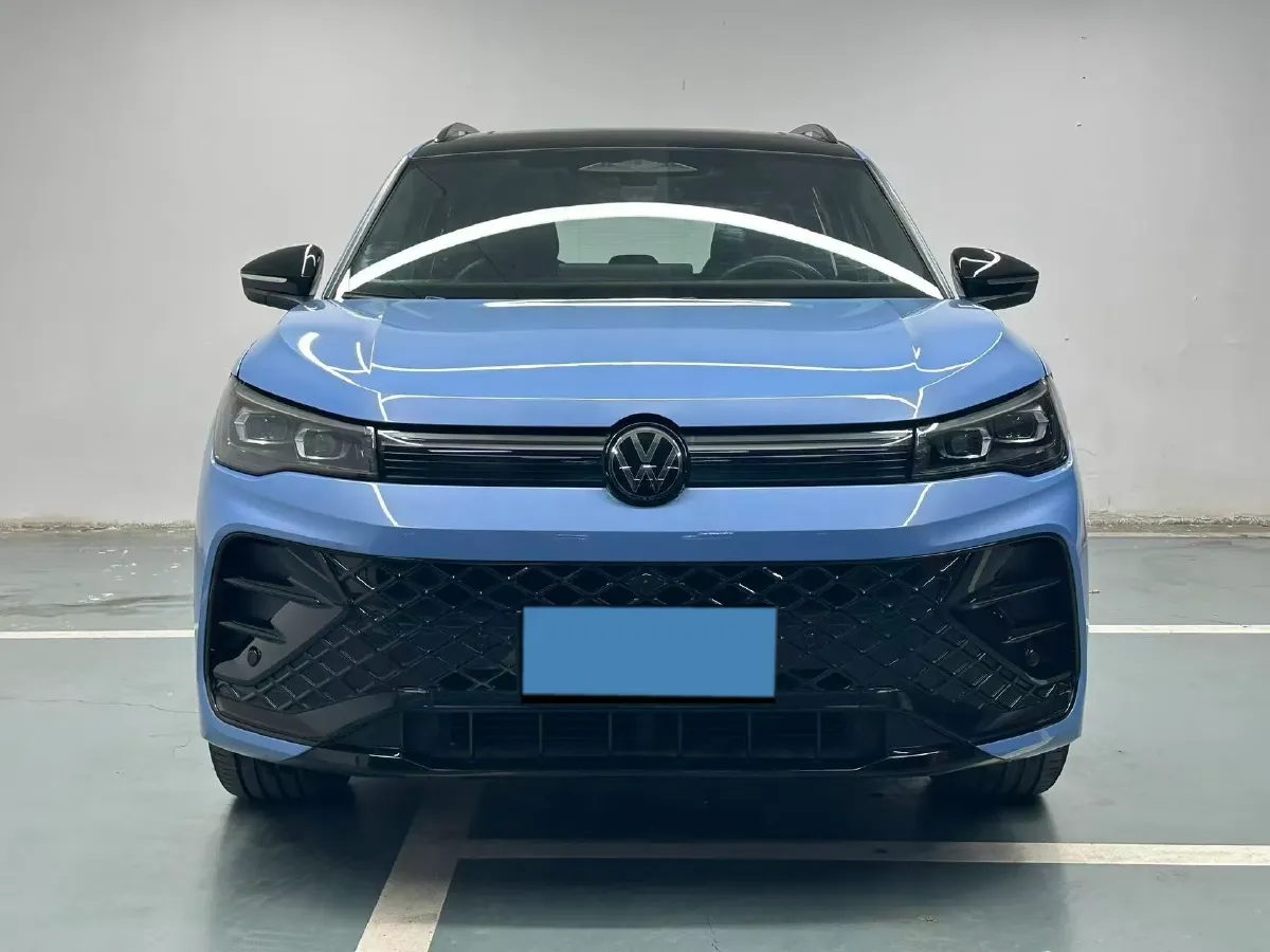 2024 Volkswagen Tiguan L 2.0T 220HP L4 7DCT,autocango,china used car exporter,china ev exporter,chinese used car exporter,chinese used ev exporter