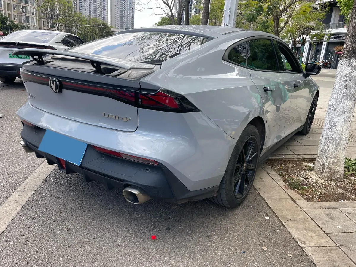 2022 ChangAn UNI-V 1.5T 188HP L4 7DCT,autocango,china used car exporter,china ev exporter,chinese used car exporter,chinese used ev exporter