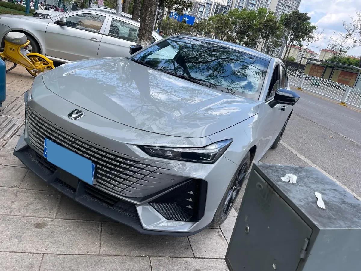 2022 ChangAn UNI-V 1.5T 188HP L4 7DCT,autocango,china used car exporter,china ev exporter,chinese used car exporter,chinese used ev exporter