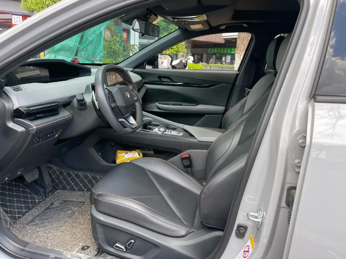 2022 ChangAn UNI-V 1.5T 188HP L4 7DCT,autocango,china used car exporter,china ev exporter,chinese used car exporter,chinese used ev exporter