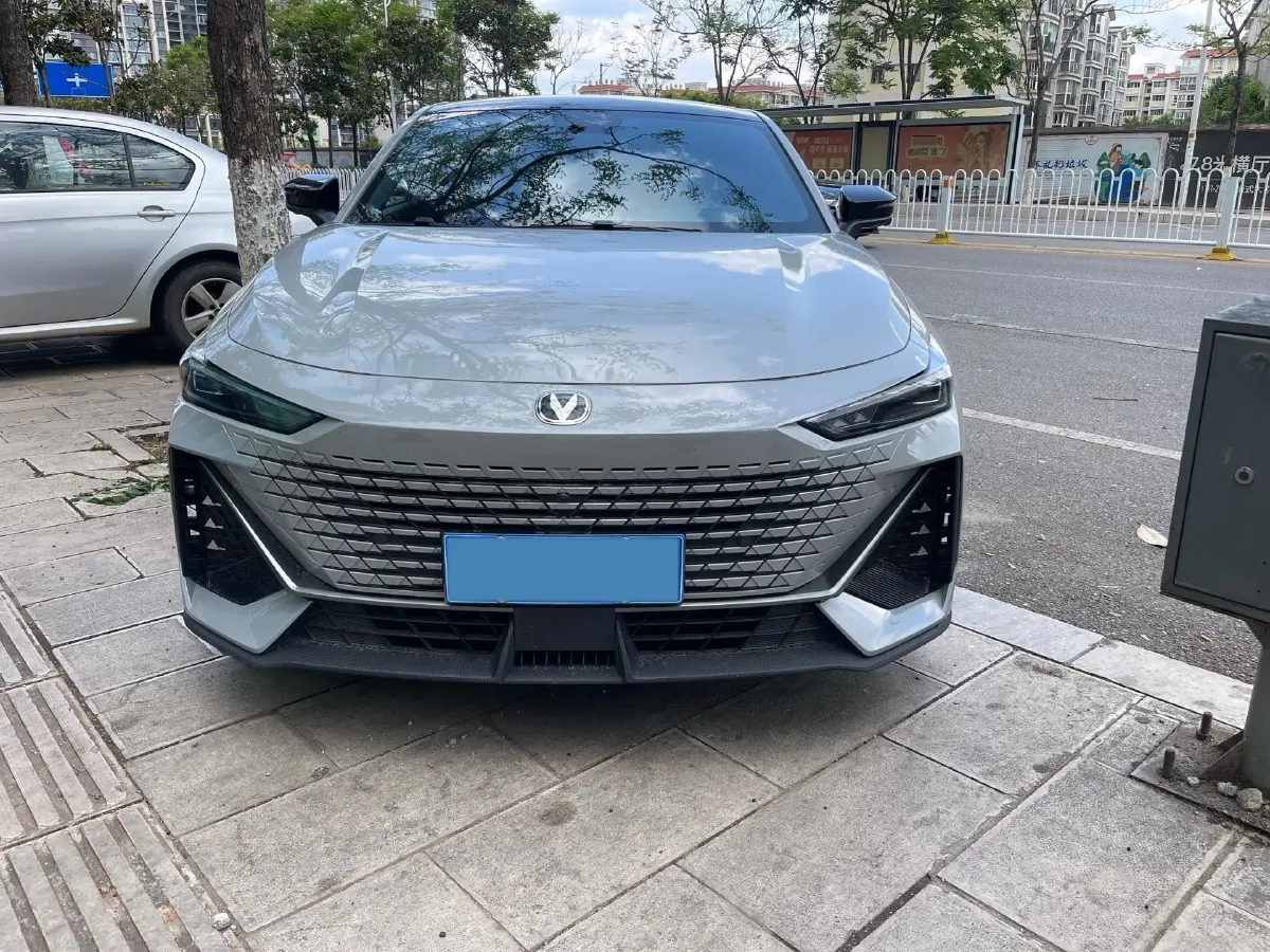 2022 ChangAn UNI-V 1.5T 188HP L4 7DCT,autocango,china used car exporter,china ev exporter,chinese used car exporter,chinese used ev exporter