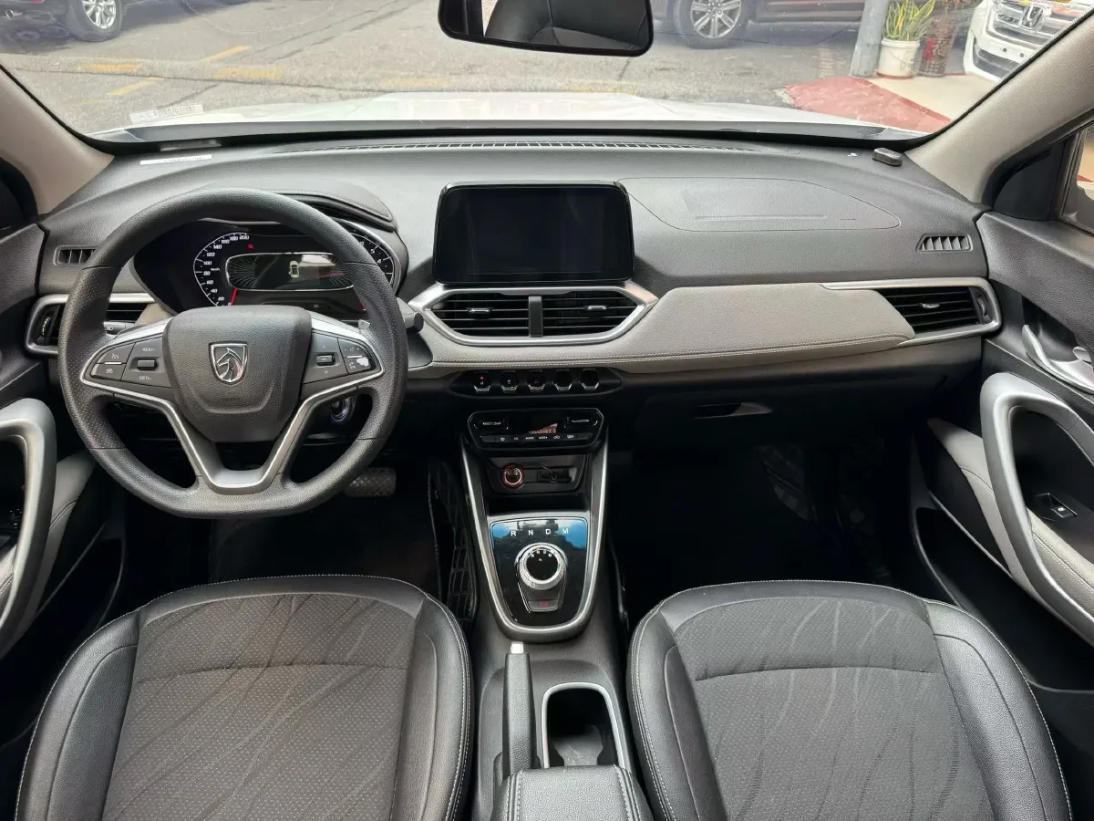 2017 BaoJun 310W 1.5L 105HP L4 6MT,autocango,china used car exporter,china ev exporter,chinese used car exporter,chinese used ev exporter