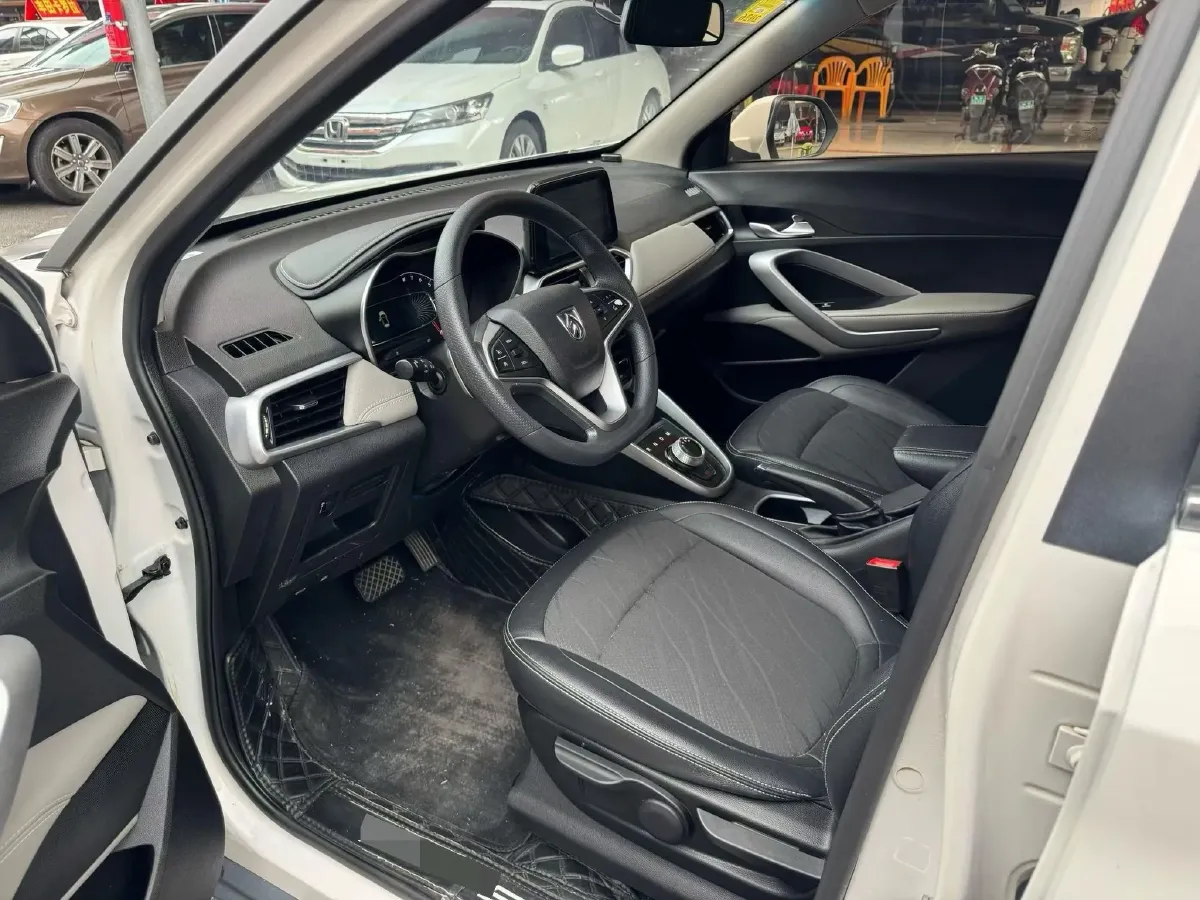 2017 BaoJun 310W 1.5L 105HP L4 6MT,autocango,china used car exporter,china ev exporter,chinese used car exporter,chinese used ev exporter