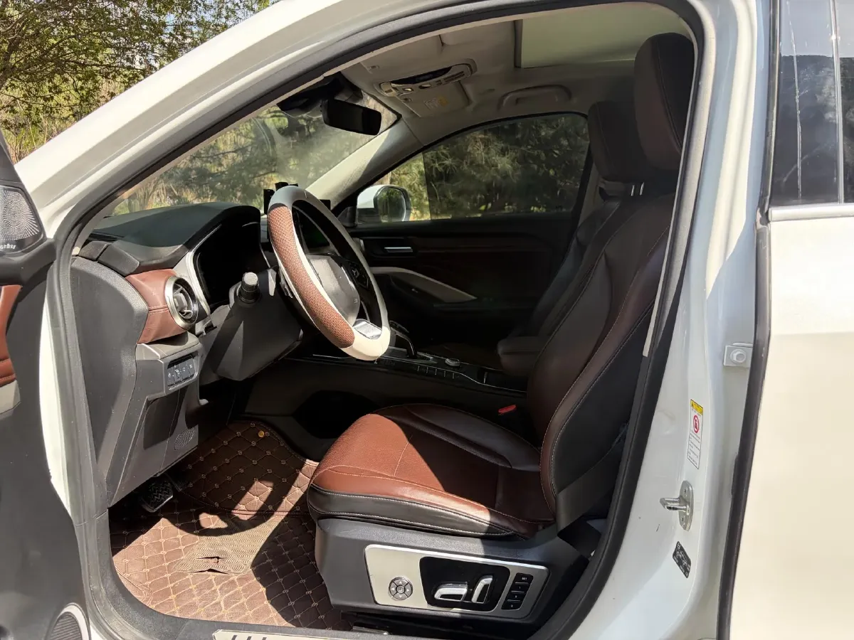 2021 WEY VV6 2.0T 227HP L4 7DCT,autocango,china used car exporter,china ev exporter,chinese used car exporter,chinese used ev exporter