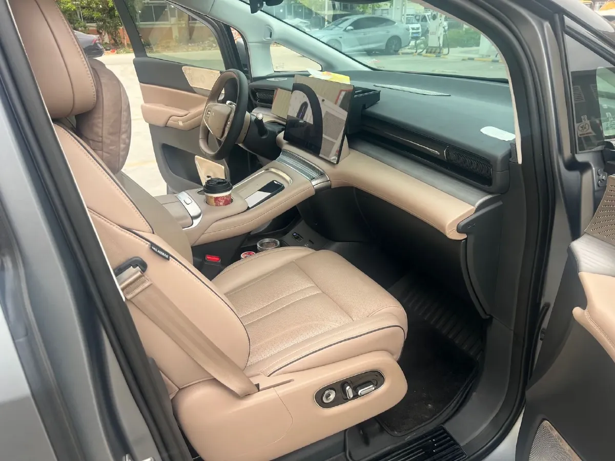 2025 Xpeng X9 BEV,autocango,china used car exporter,china ev exporter,chinese used car exporter,chinese used ev exporter