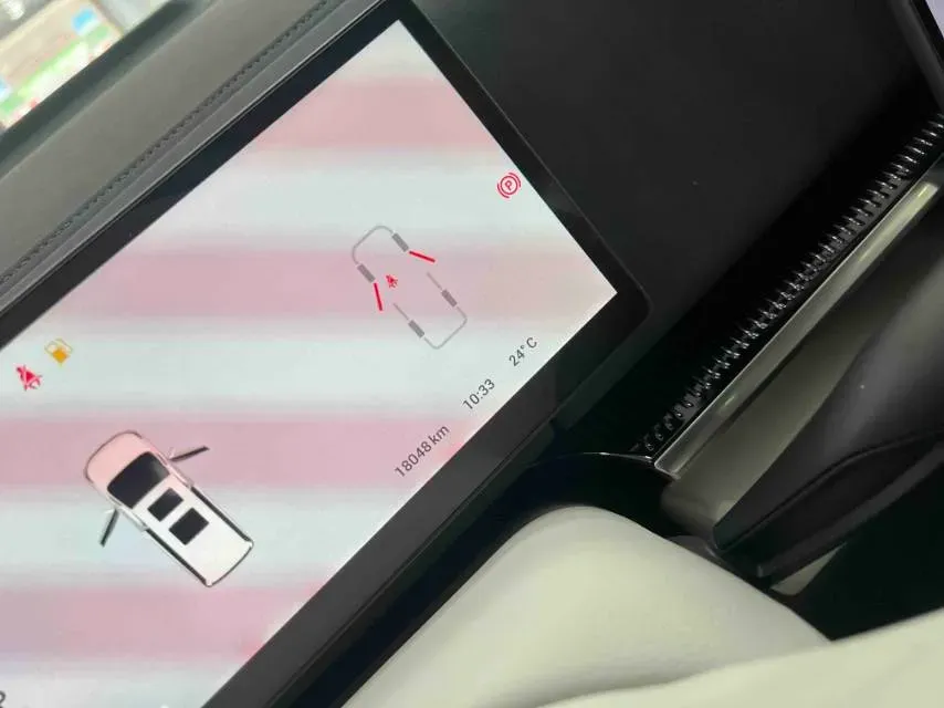 2025 Voyah Dream 1.5T 150HP L4 PHEV 41.7KWH,autocango,china used car exporter,china ev exporter,chinese used car exporter,chinese used ev exporter