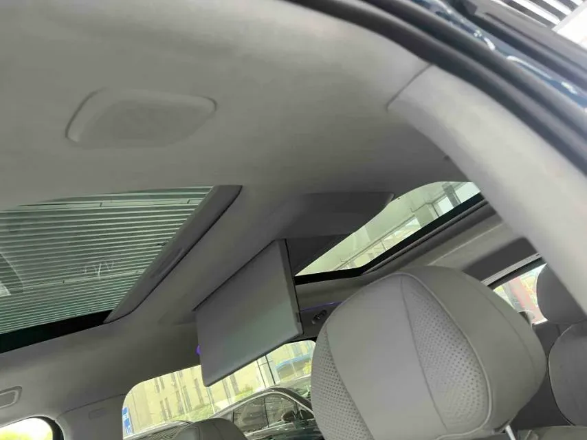 2025 Voyah Dream 1.5T 150HP L4 PHEV 41.7KWH,autocango,china used car exporter,china ev exporter,chinese used car exporter,chinese used ev exporter