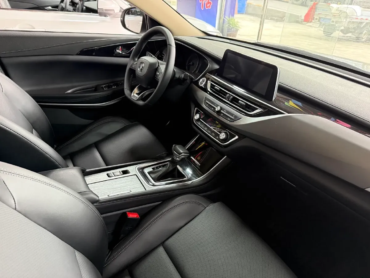 2021 ChangAn Raeton CC 1.5T 180HP L4 7DCT,autocango,china used car exporter,china ev exporter,chinese used car exporter,chinese used ev exporter