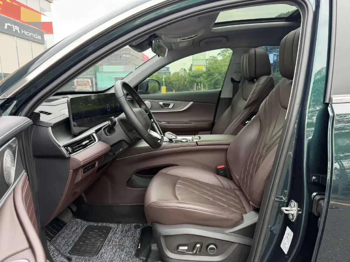 2022 Chery Tiggo 8 PRO 1.6T 197HP L4 7DCT,autocango,china used car exporter,china ev exporter,chinese used car exporter,chinese used ev exporter