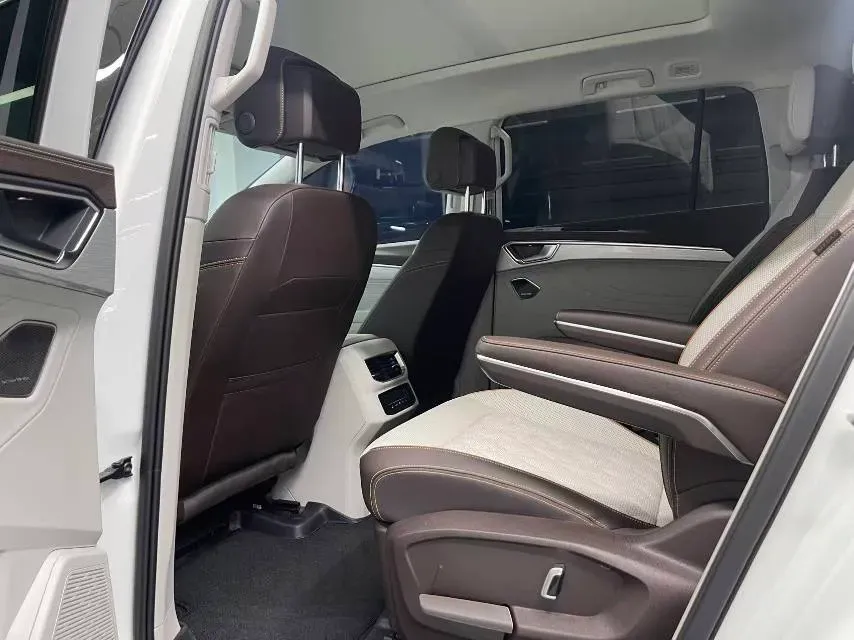 2022 Volkswagen Talagon 2.0T 220HP L4 7DCT,autocango,china used car exporter,china ev exporter,chinese used car exporter,chinese used ev exporter