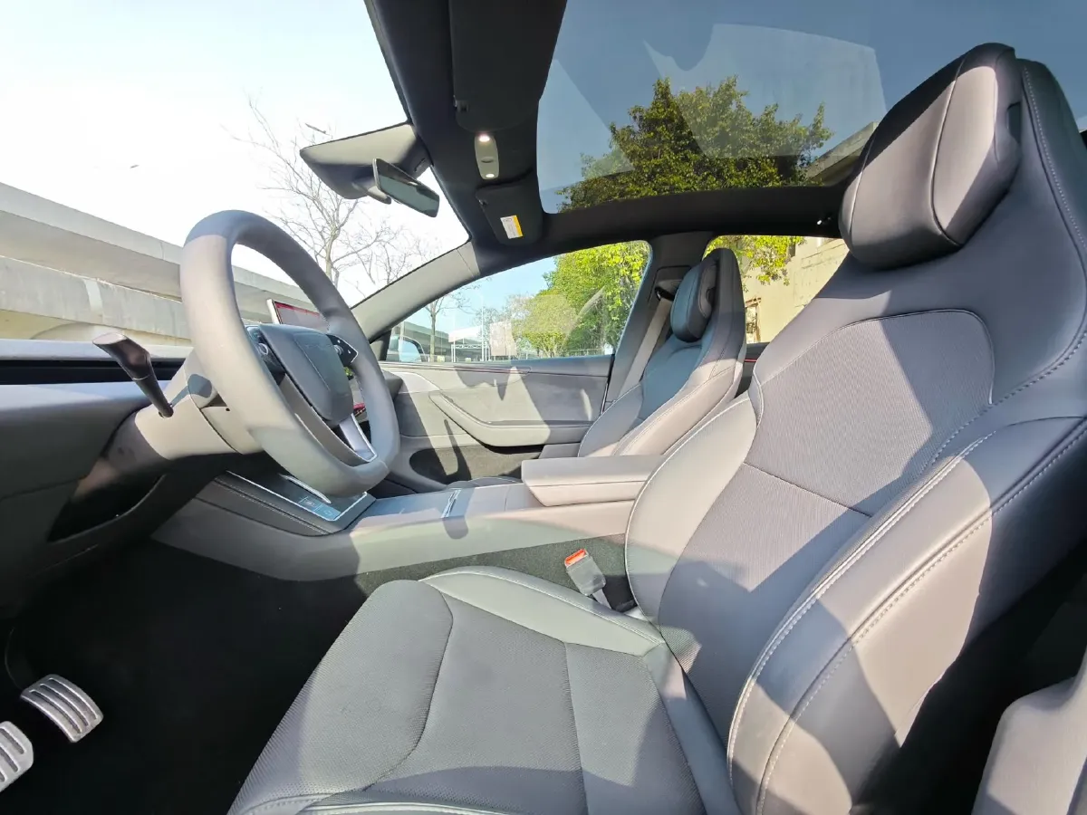 2025 Tesla Model Y L BEV,autocango,china used car exporter,china ev exporter,chinese used car exporter,chinese used ev exporter