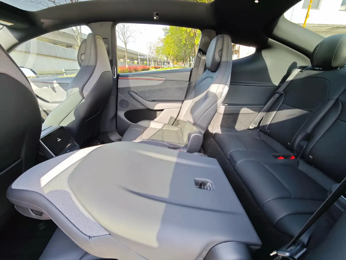 2025 Tesla Model Y L BEV,autocango,china used car exporter,china ev exporter,chinese used car exporter,chinese used ev exporter