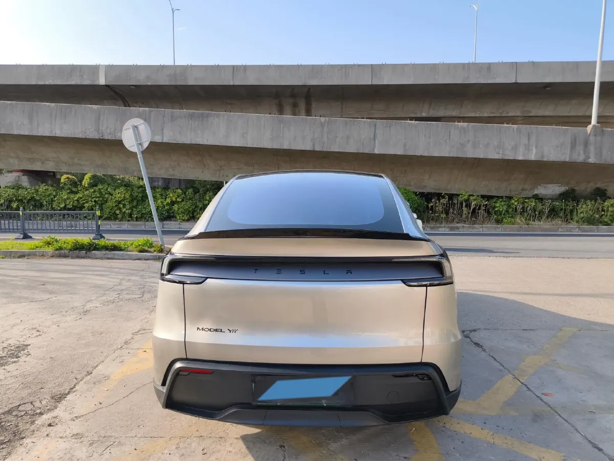 2025 Tesla Model Y L BEV,autocango,china used car exporter,china ev exporter,chinese used car exporter,chinese used ev exporter