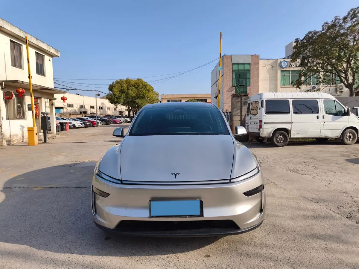 2025 Tesla Model Y L BEV,autocango,china used car exporter,china ev exporter,chinese used car exporter,chinese used ev exporter
