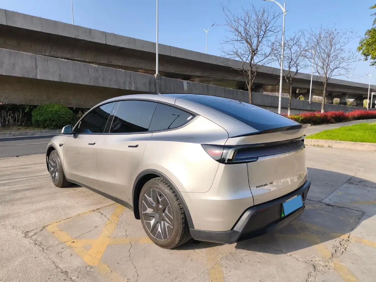 2025 Tesla Model Y L BEV,autocango,china used car exporter,china ev exporter,chinese used car exporter,chinese used ev exporter