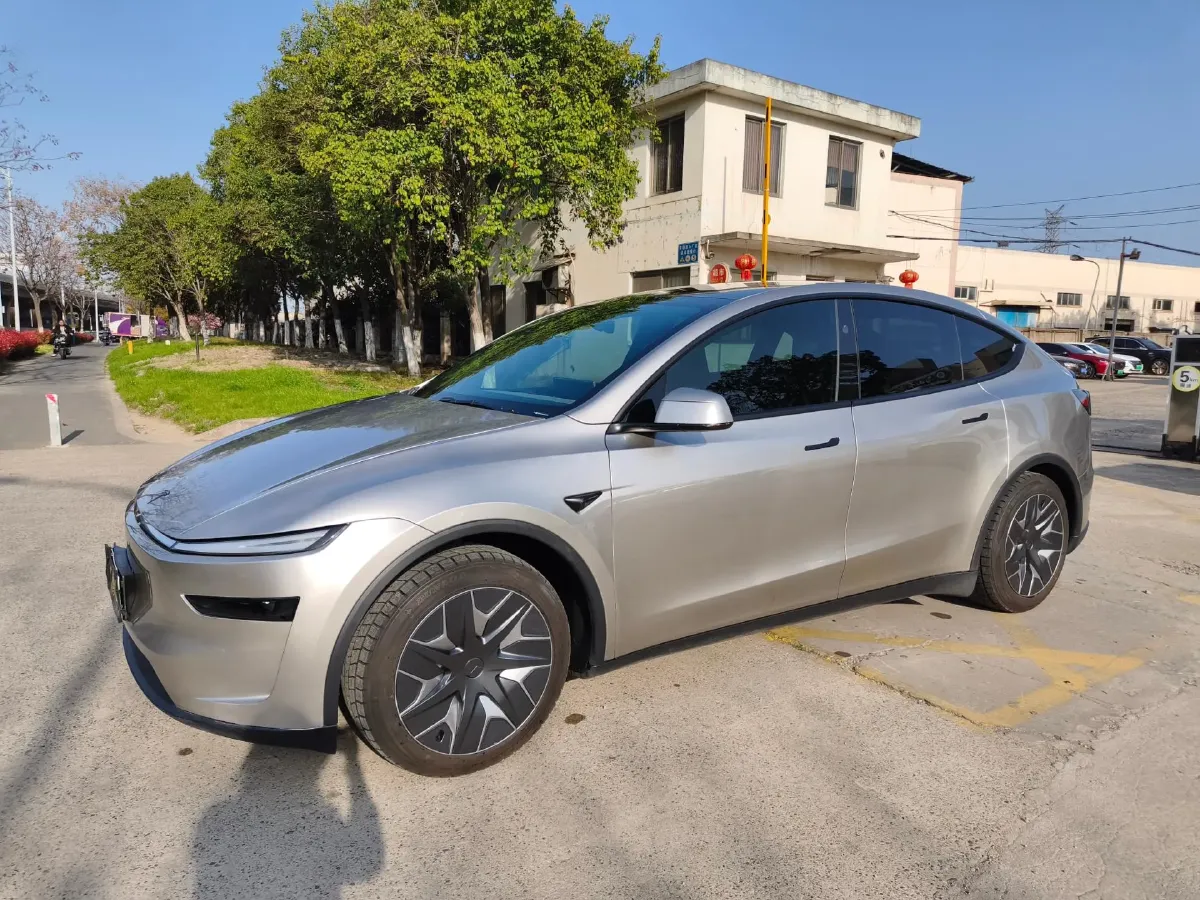 2025 Tesla Model Y L BEV,autocango,china used car exporter,china ev exporter,chinese used car exporter,chinese used ev exporter