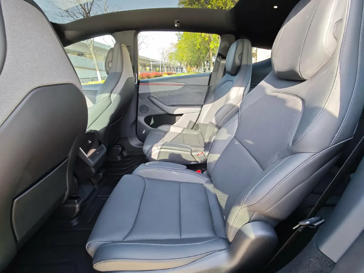 2025 Tesla Model Y L BEV,autocango,china used car exporter,china ev exporter,chinese used car exporter,chinese used ev exporter