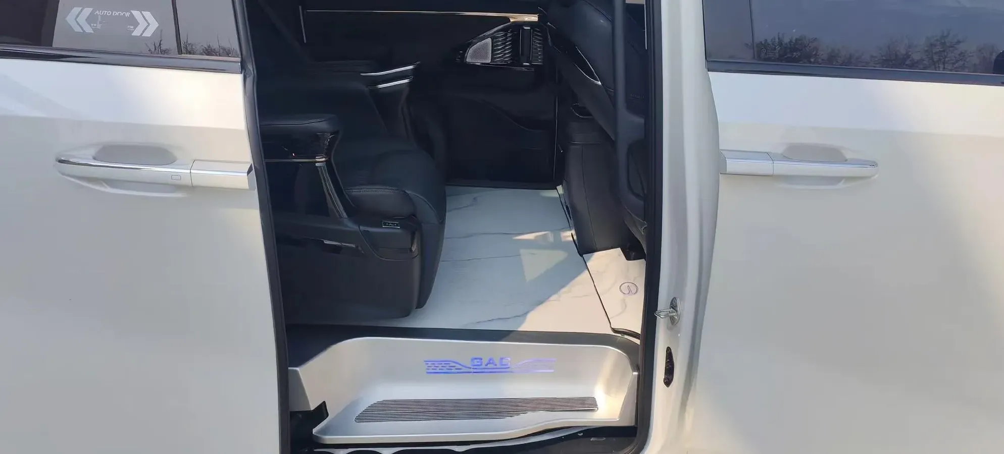 2024 GAC Trumpchi M8 2.0T 190HP L4 2DHT Hybrid,autocango,china used car exporter,china ev exporter,chinese used car exporter,chinese used ev exporter