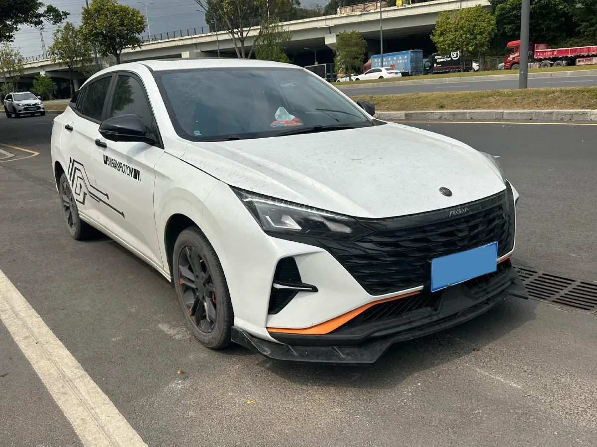 2023 DongFeng Aeolus YiXuan 1.5L 125HP L4 6DCT,autocango,china used car exporter,china ev exporter,chinese used car exporter,chinese used ev exporter