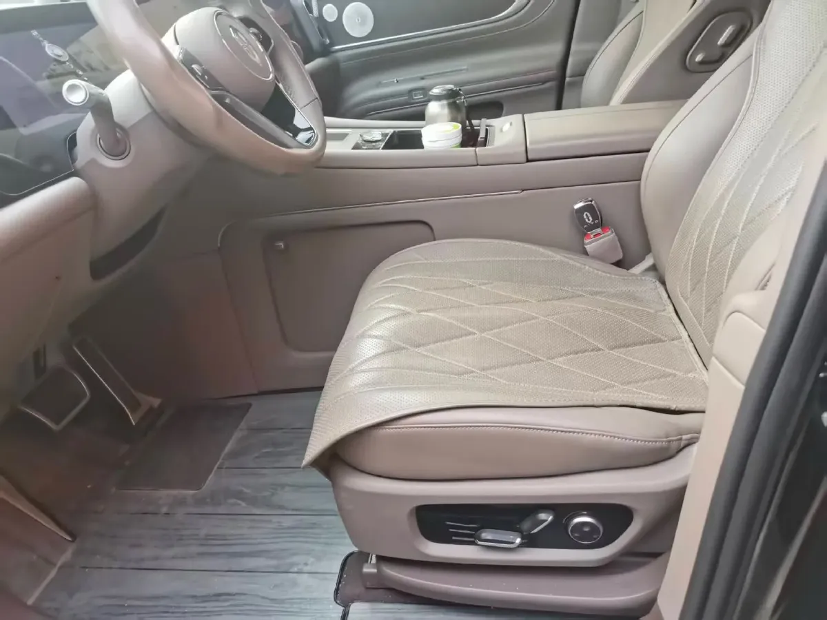 2024 AITO AITO M9 1.5T 152HP L4 REEV 42KWH,autocango,china used car exporter,china ev exporter,chinese used car exporter,chinese used ev exporter