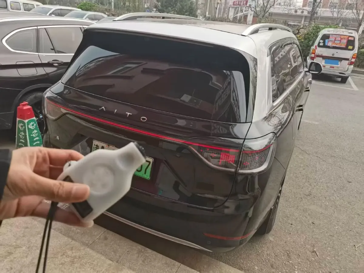 2024 AITO AITO M9 1.5T 152HP L4 REEV 42KWH,autocango,china used car exporter,china ev exporter,chinese used car exporter,chinese used ev exporter