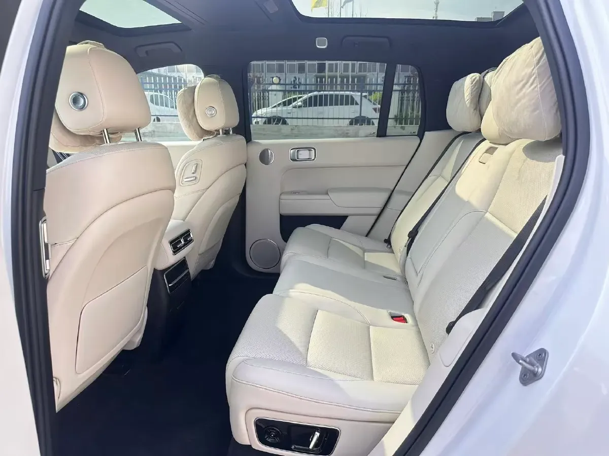 2023 Li L7 Range Extended 154HP REEV 40.9KWH,autocango,china used car exporter,china ev exporter,chinese used car exporter,chinese used ev exporter