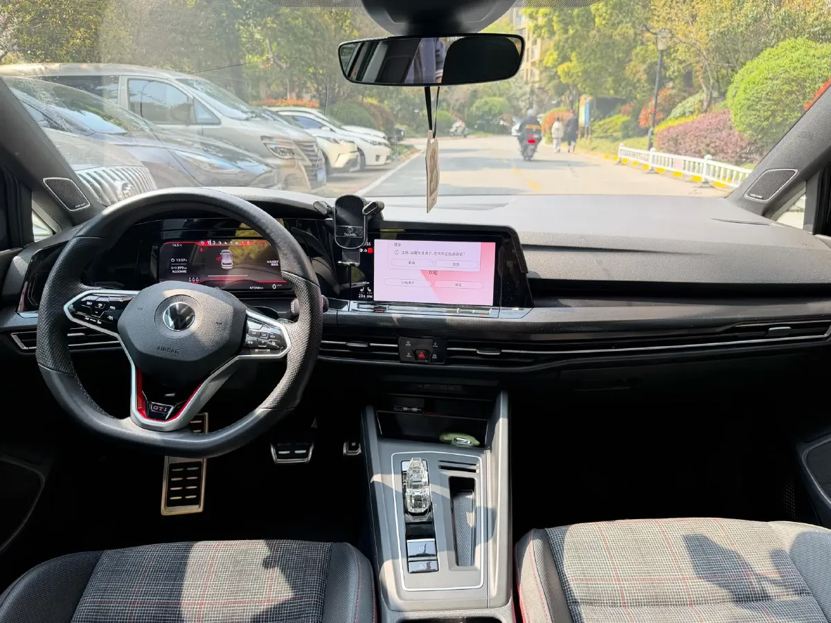 2021 Volkswagen GolfGTI 2.0T 220HP L4 7DCT,autocango,china used car exporter,china ev exporter,chinese used car exporter,chinese used ev exporter