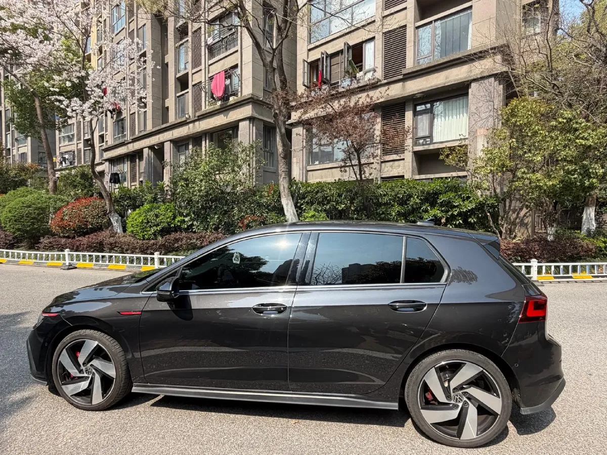 2021 Volkswagen GolfGTI 2.0T 220HP L4 7DCT,autocango,china used car exporter,china ev exporter,chinese used car exporter,chinese used ev exporter
