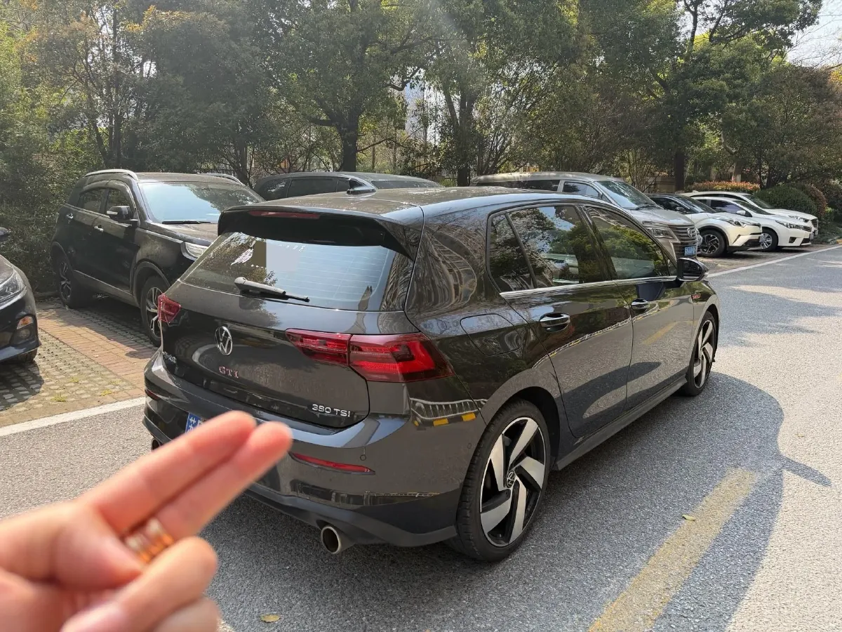 2021 Volkswagen GolfGTI 2.0T 220HP L4 7DCT,autocango,china used car exporter,china ev exporter,chinese used car exporter,chinese used ev exporter