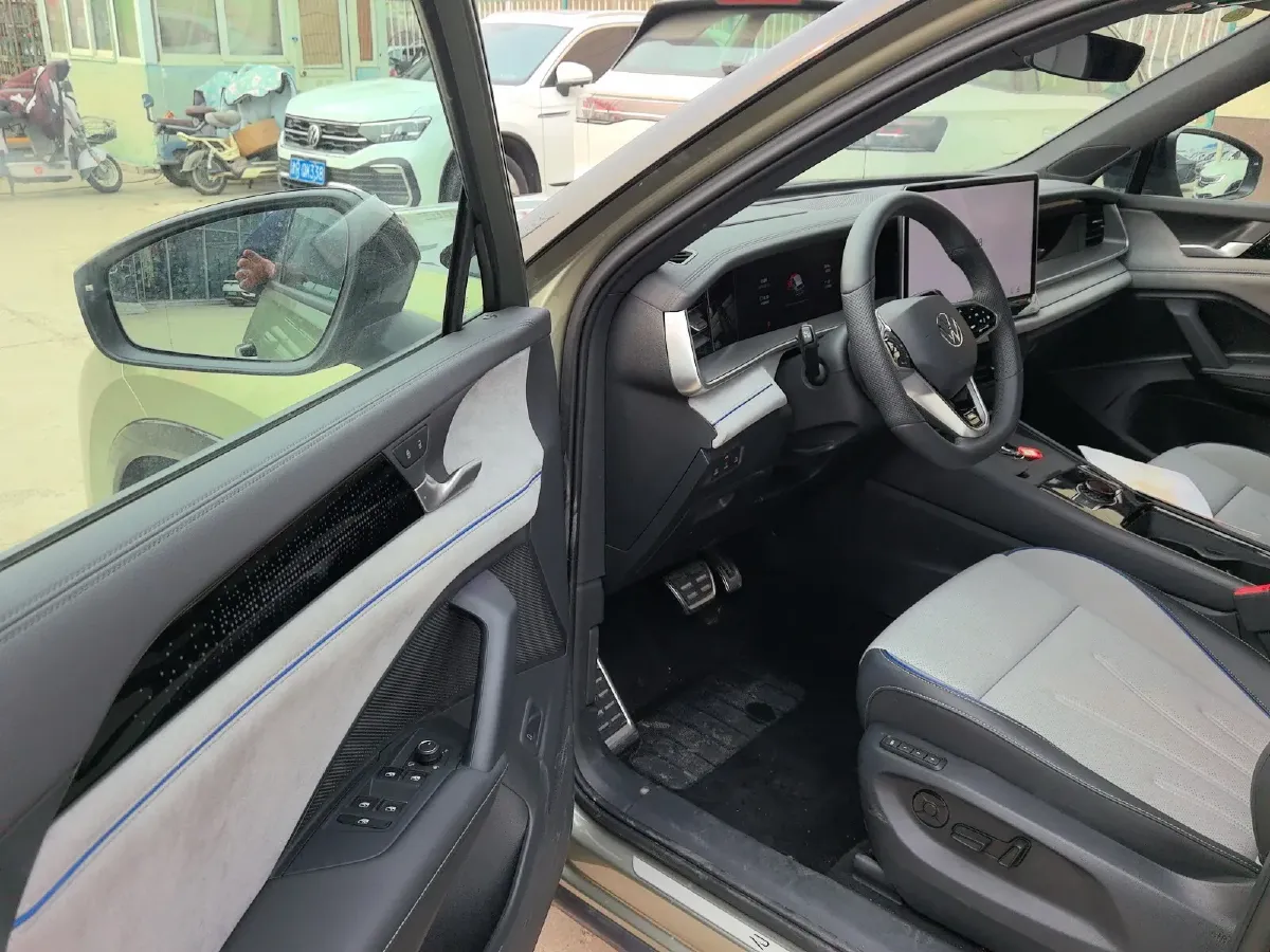 2025 Volkswagen Tayron 2.0T 220HP L4 7DCT,autocango,china used car exporter,china ev exporter,chinese used car exporter,chinese used ev exporter