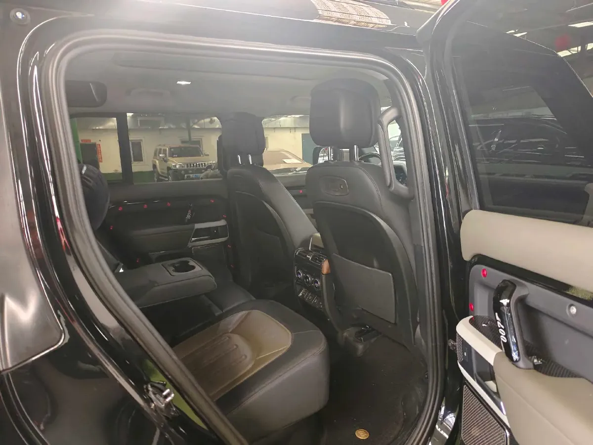 2022 Land Rover Defender 3.0T 400HP L6 8AT,autocango,china used car exporter,china ev exporter,chinese used car exporter,chinese used ev exporter