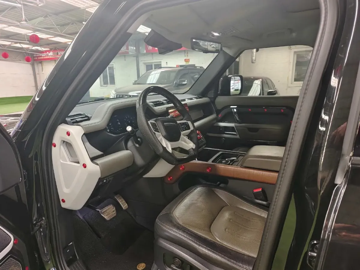 2022 Land Rover Defender 3.0T 400HP L6 8AT,autocango,china used car exporter,china ev exporter,chinese used car exporter,chinese used ev exporter