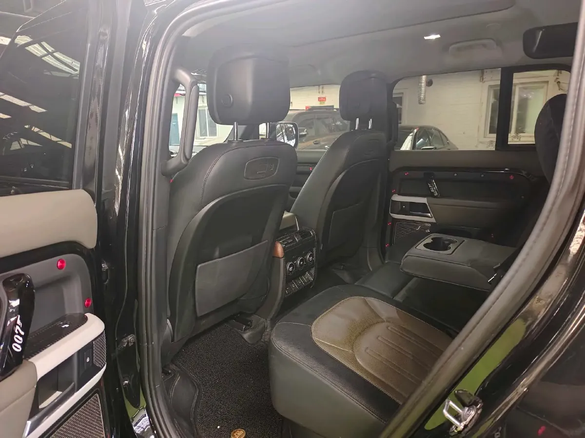 2022 Land Rover Defender 3.0T 400HP L6 8AT,autocango,china used car exporter,china ev exporter,chinese used car exporter,chinese used ev exporter