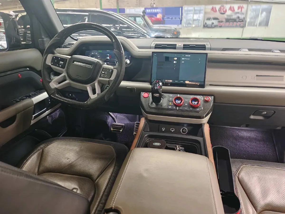 2022 Land Rover Defender 3.0T 400HP L6 8AT,autocango,china used car exporter,china ev exporter,chinese used car exporter,chinese used ev exporter