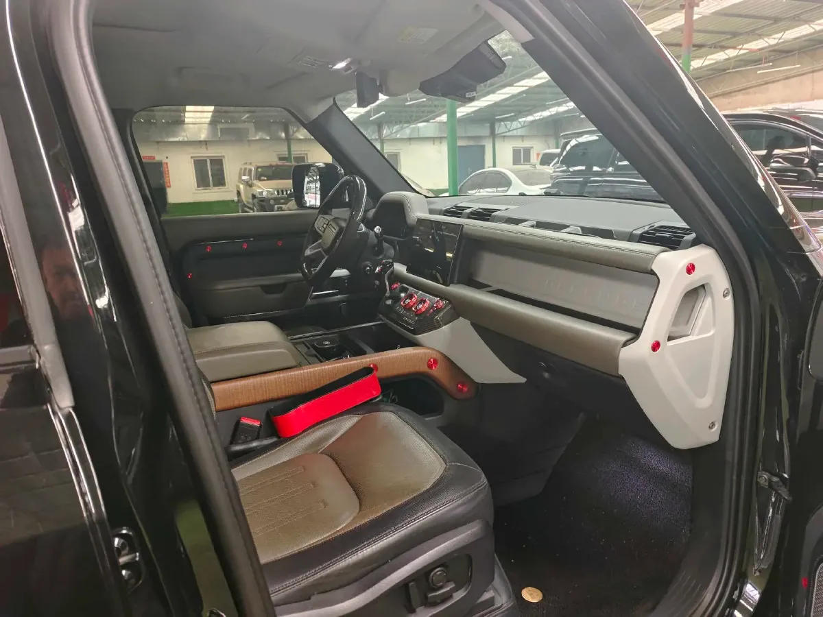 2022 Land Rover Defender 3.0T 400HP L6 8AT,autocango,china used car exporter,china ev exporter,chinese used car exporter,chinese used ev exporter
