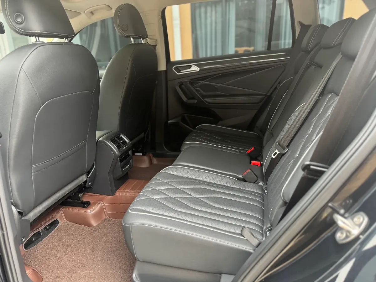 2023 Volkswagen Tiguan L 2.0T 186HP L4 7DCT,autocango,china used car exporter,china ev exporter,chinese used car exporter,chinese used ev exporter