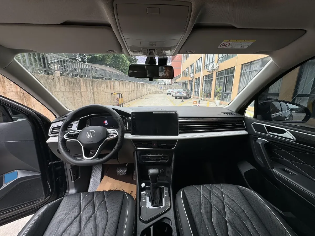 2023 Volkswagen Tiguan L 2.0T 186HP L4 7DCT,autocango,china used car exporter,china ev exporter,chinese used car exporter,chinese used ev exporter