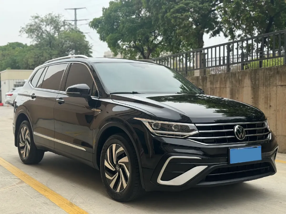 2023 Volkswagen Tiguan L 2.0T 186HP L4 7DCT,autocango,china used car exporter,china ev exporter,chinese used car exporter,chinese used ev exporter
