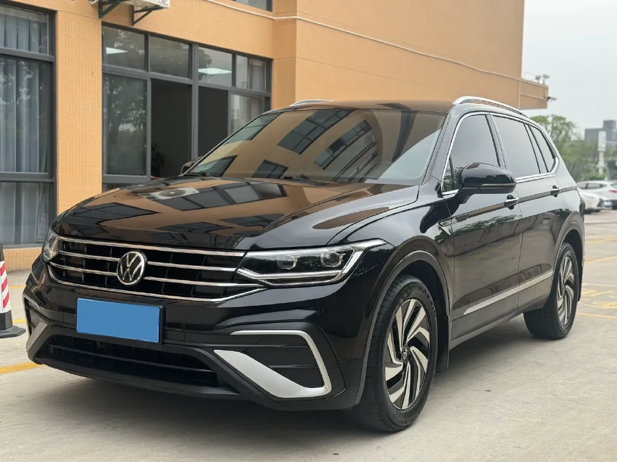 2023 Volkswagen Tiguan L 2.0T 186HP L4 7DCT,autocango,china used car exporter,china ev exporter,chinese used car exporter,chinese used ev exporter