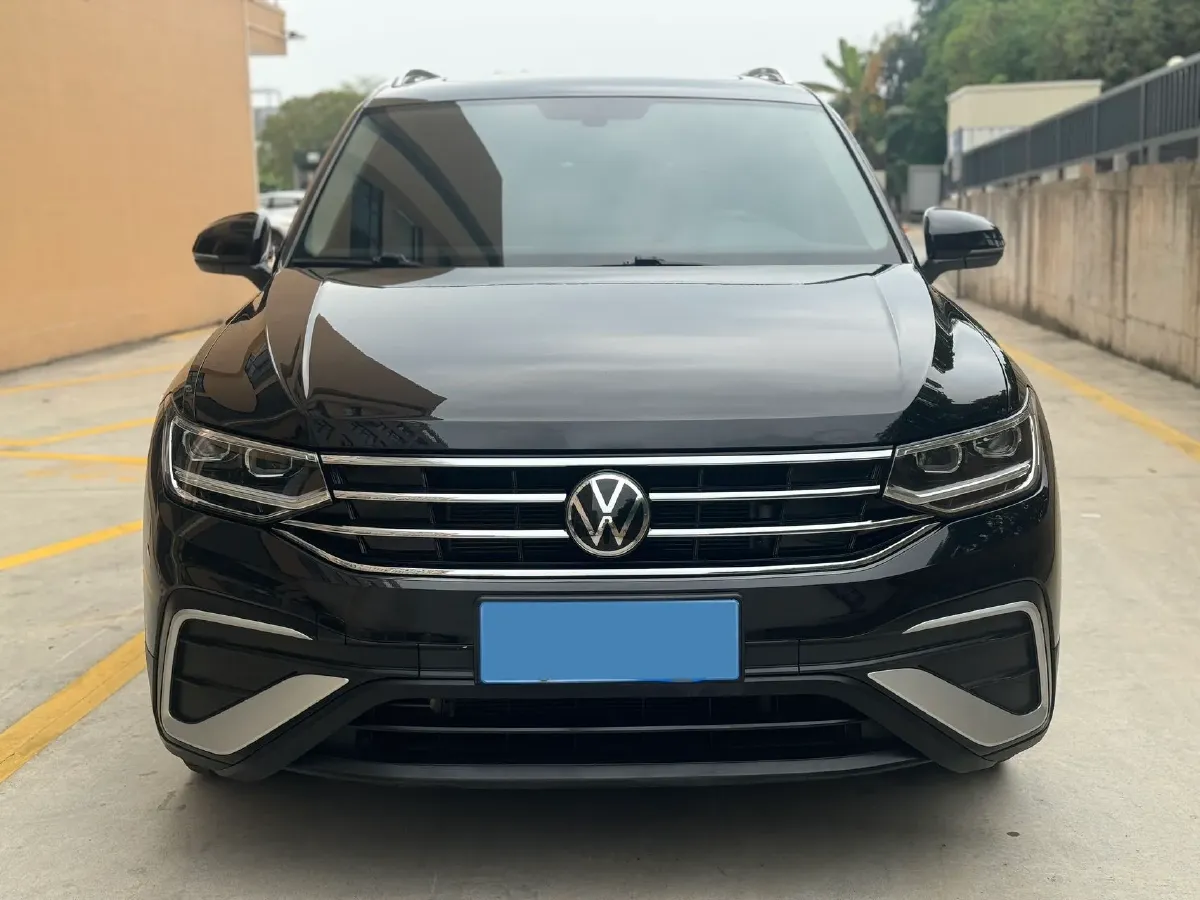 2023 Volkswagen Tiguan L 2.0T 186HP L4 7DCT,autocango,china used car exporter,china ev exporter,chinese used car exporter,chinese used ev exporter